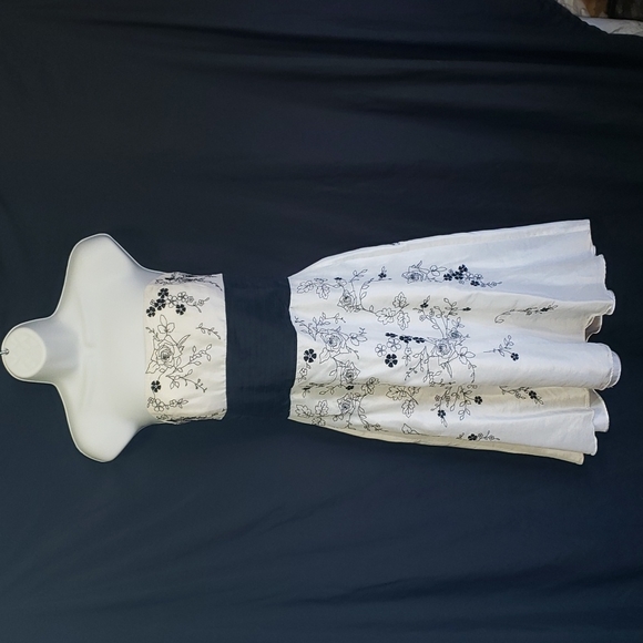 White House Black Market Dresses & Skirts - WHBM 100% silk dress